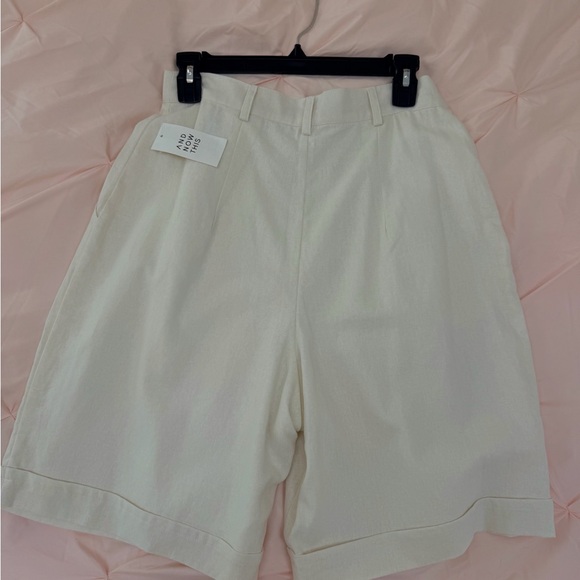 High-Waist Cream Pleated Women's Shorts - Picture 3 of 5